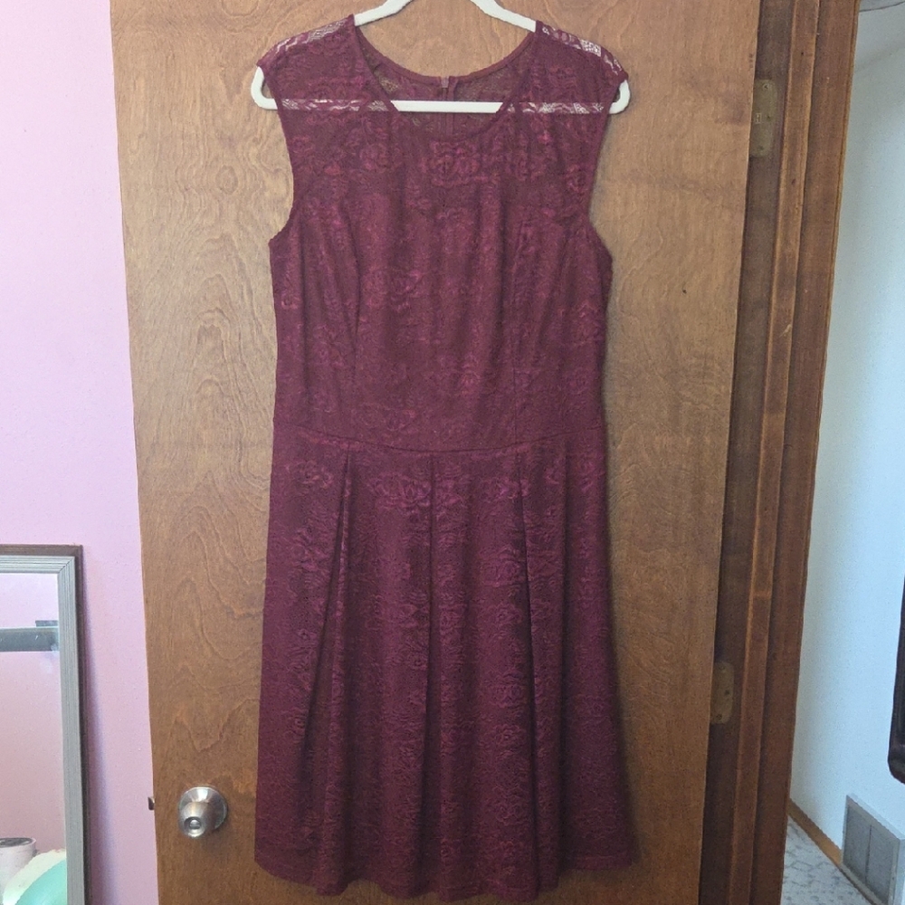 Chic Lace Dress - Deep Burgundy